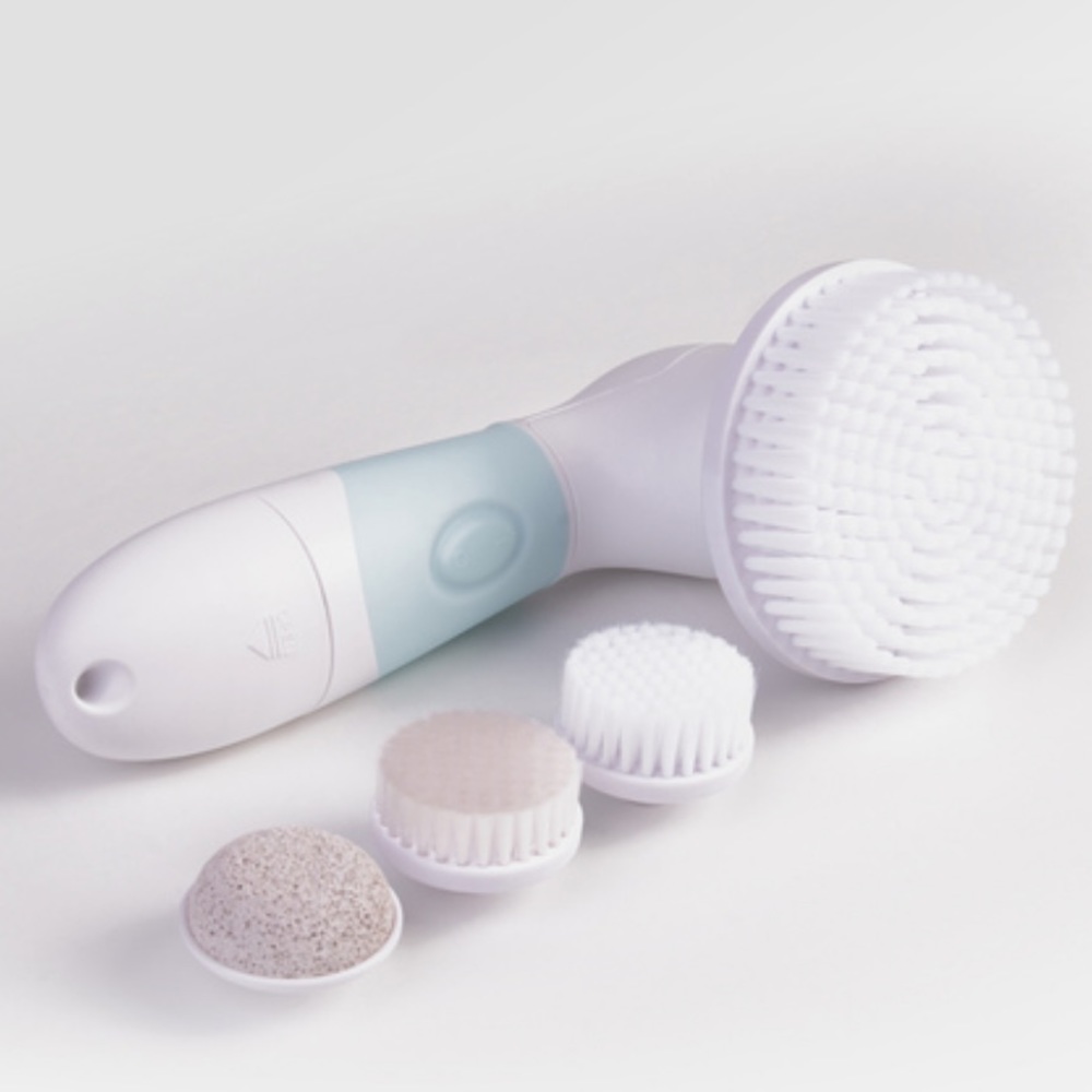 Spin care system face brush